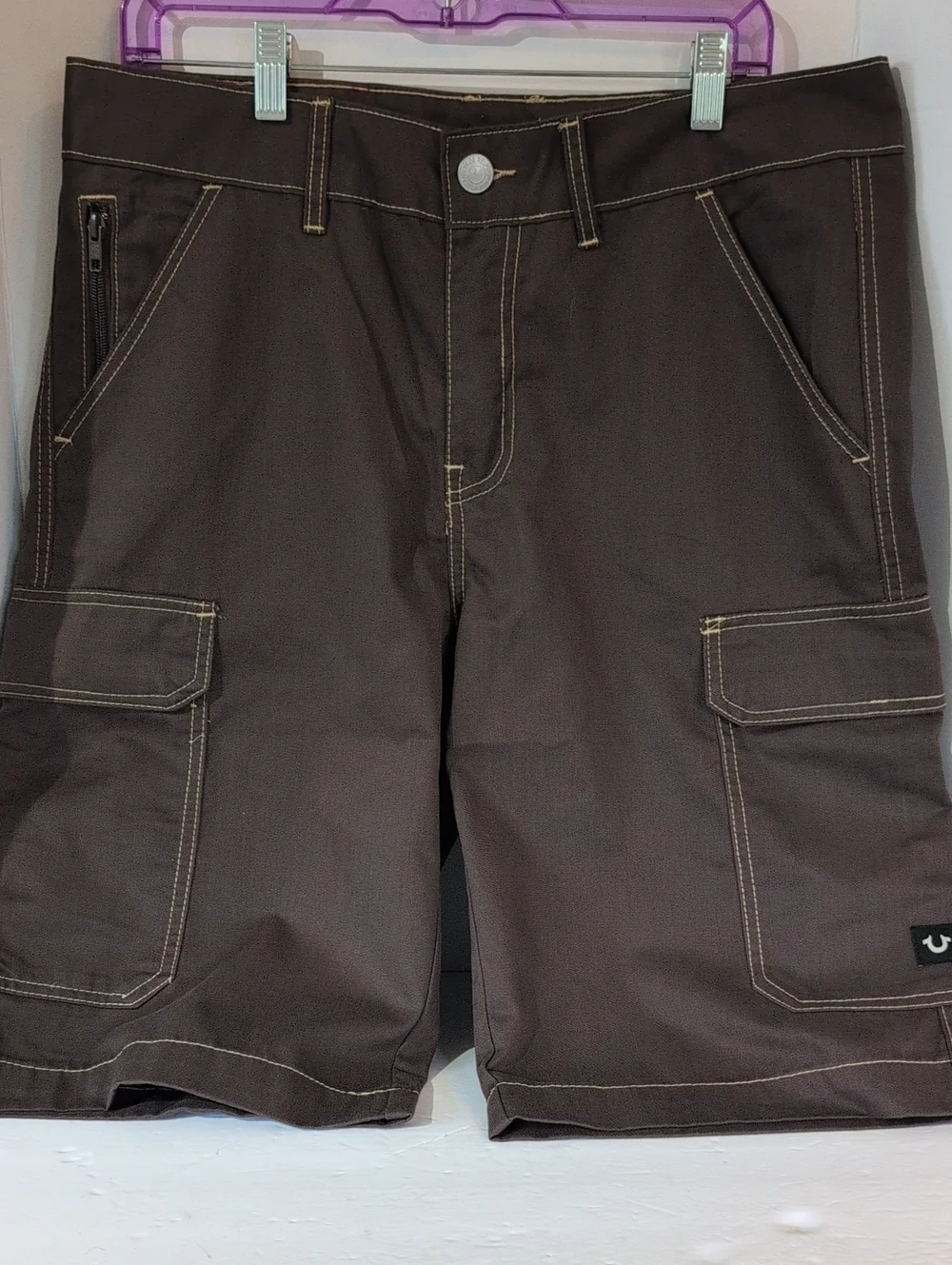 NWT True Religion Dark Brown Cargo Shorts with Contrast Stitching Men's 32